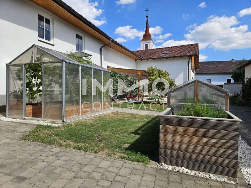 Innenhof mit Glashaus und Hochbeet - Bild 2 von 41 Haus in 3900 - 2