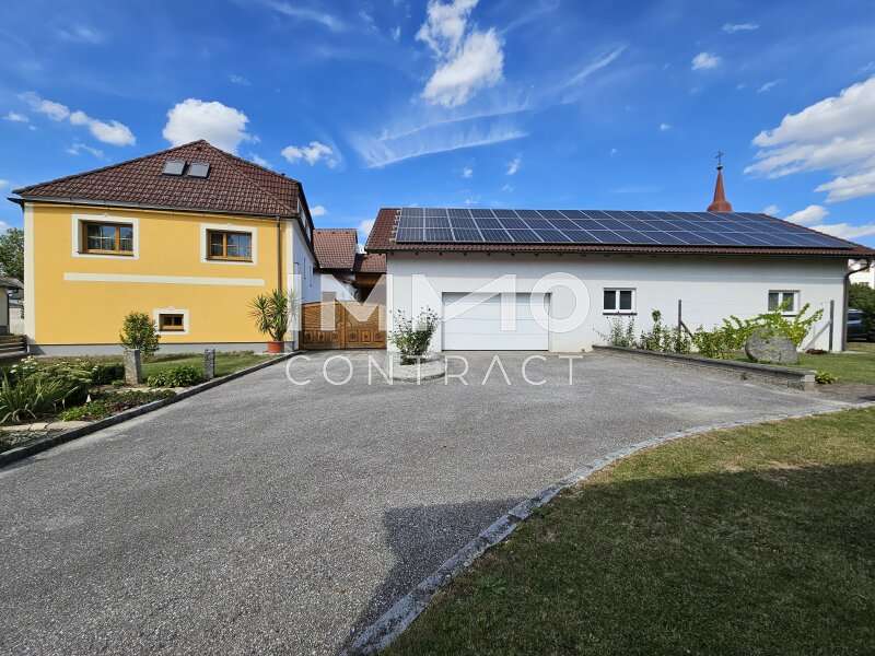 Ansicht Süd - Einfahrt Garage - PV - Bild 8 von 41 Haus in 3900 - 8