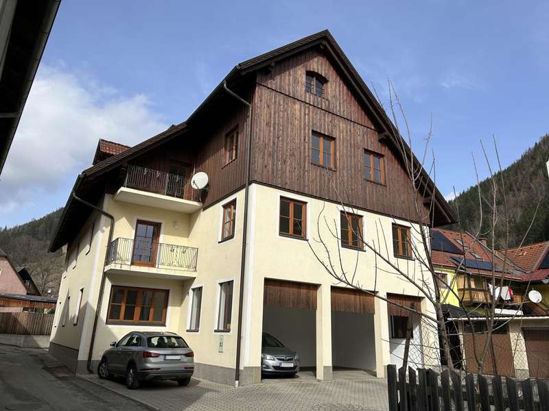 Mehrfamilienhaus in 8775  - 1