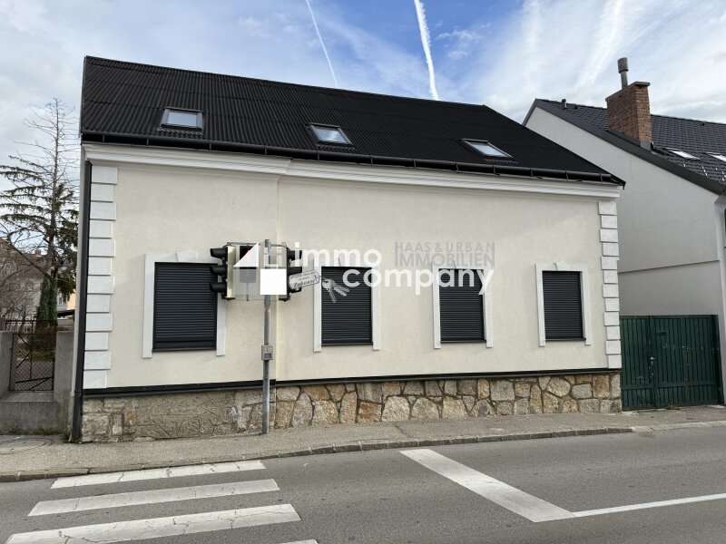 Mehrfamilienhaus in 2700  - 3
