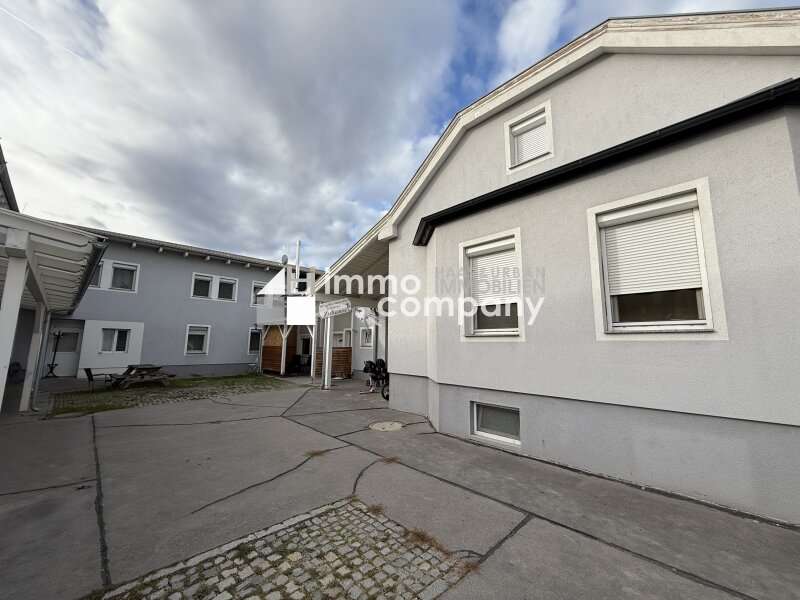 Mehrfamilienhaus in 2700  - 1