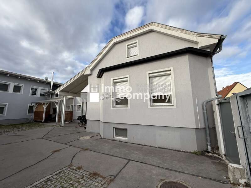 Mehrfamilienhaus in 2700  - 3
