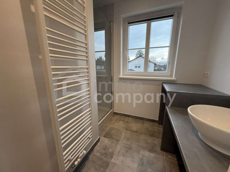 Mehrfamilienhaus in 2700  - 4