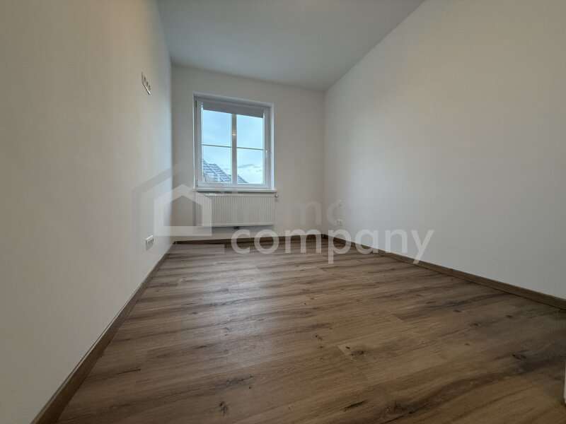 Mehrfamilienhaus in 2700  - 5