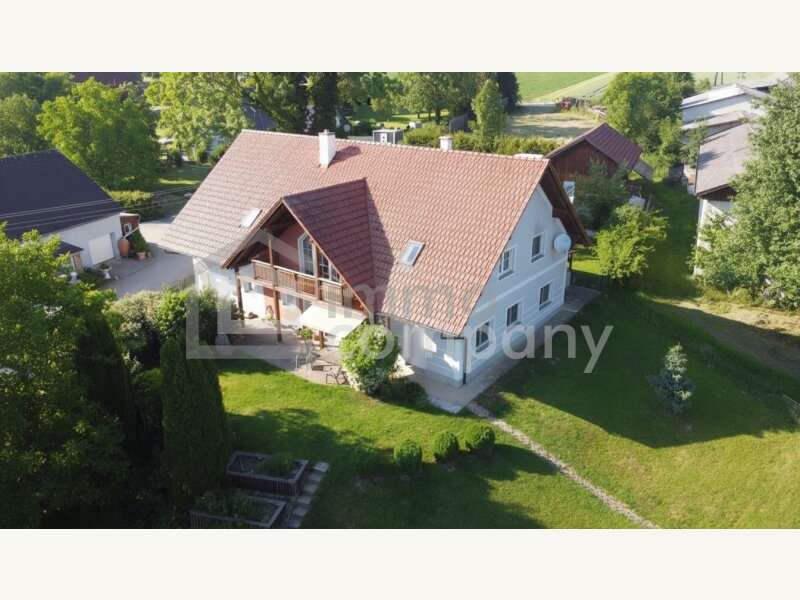 Zweifamilienhaus in 4731  - 4