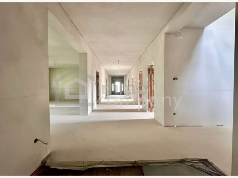 Villa in 90043  - 10