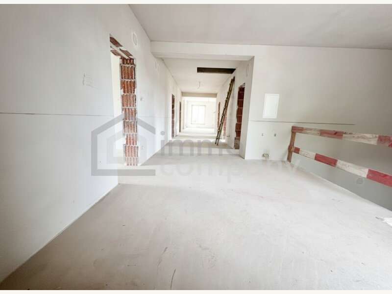 Villa in 90043  - 12