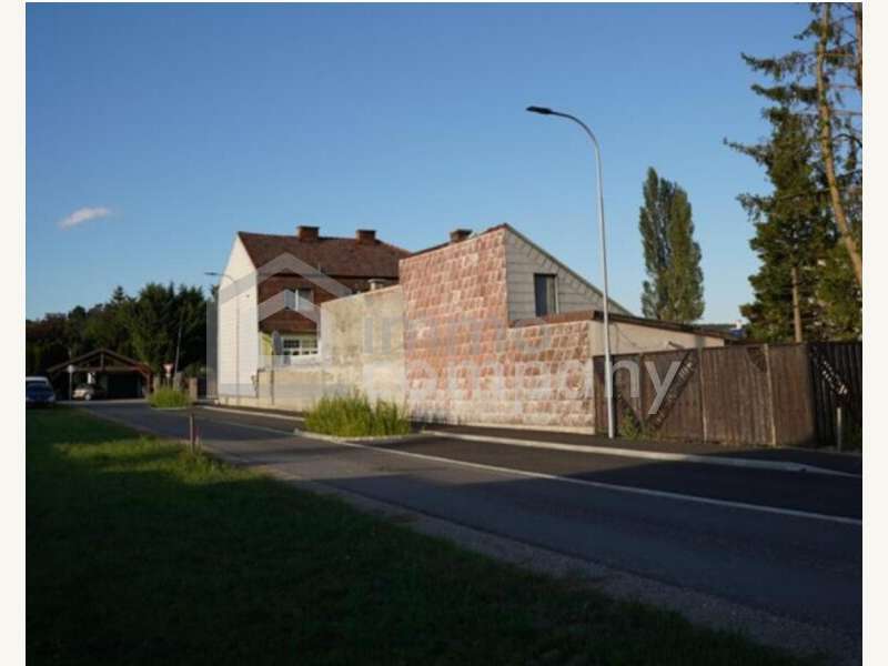 Mehrfamilienhaus in 2560  - 4