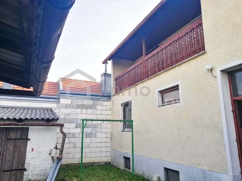 Mehrfamilienhaus in 7093  - 2