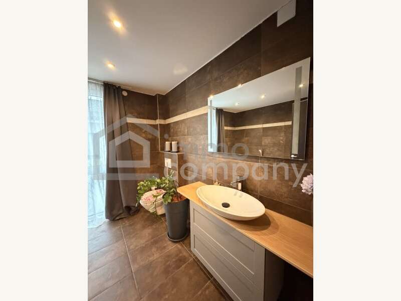 Badezimmer Obergeschoss - Bild 14 von 15 Doppelhaushälfte in 2486 - 14