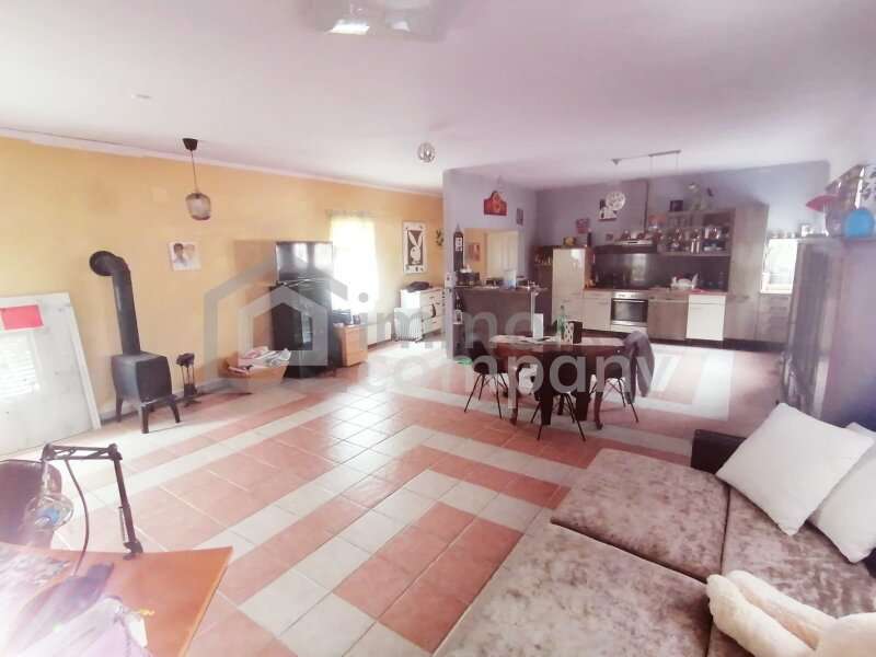 Mehrfamilienhaus in 2410  - 1