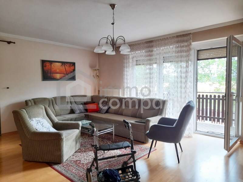 Wohnzimmer 2 - Bild 6 von 18 Haus in 7122 - 6