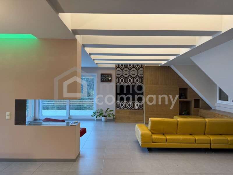 Penthouse in 1037  - 3