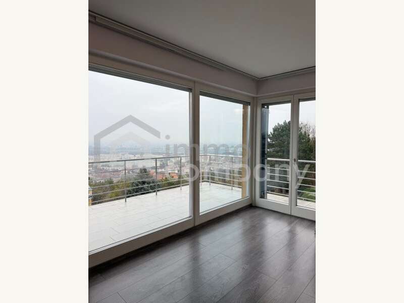 Penthouse in 1037  - 8