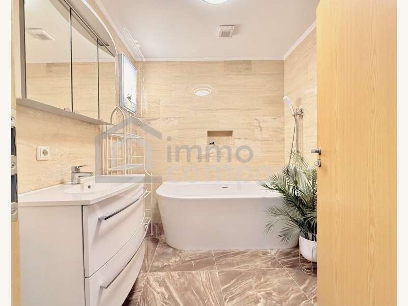 Eigentumswohnung in 2700  - 8