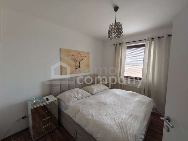 Schlafzimmer - Bild 6 von 8 Dachgeschosswohnung in 7201 - 6