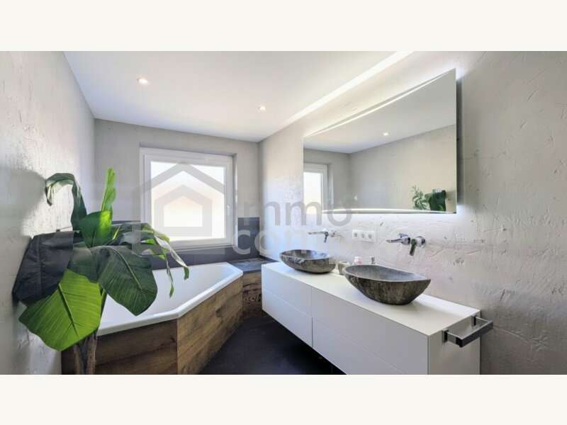 Badezimmer - Bild 1 von 23 Eigentumswohnung in 6020 - 1