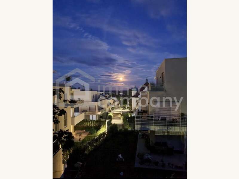 Aussicht von Balkon - Bild 1 von 9 Eigentumswohnung in 2500 - 1