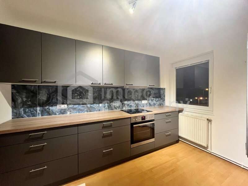 Dachgeschosswohnung in 2700  - 2