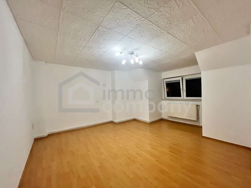 Dachgeschosswohnung in 2700  - 3