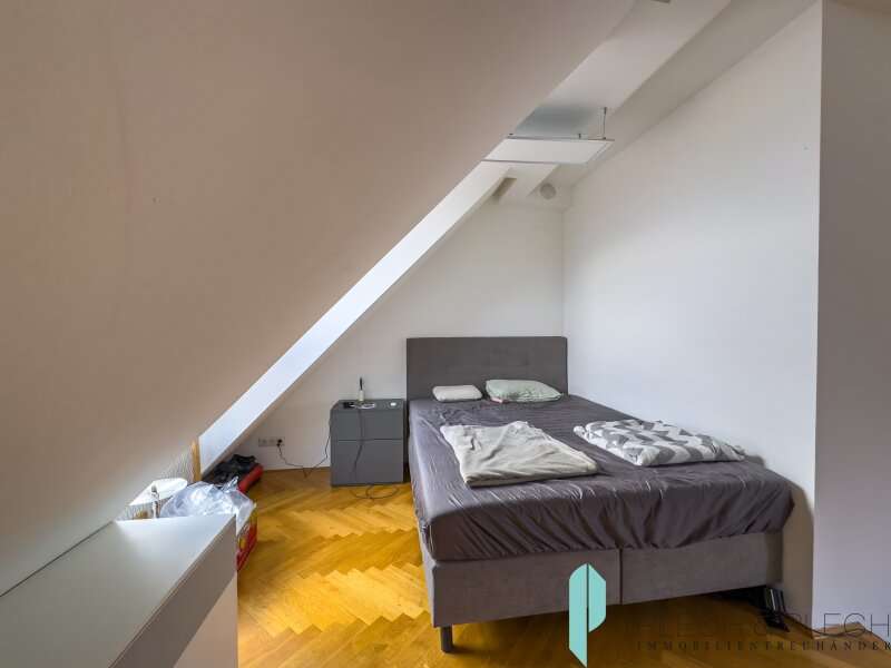Dachgeschosswohnung in 1100  - 9
