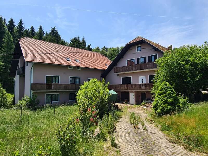Mehrfamilienhaus in 8463  - 8