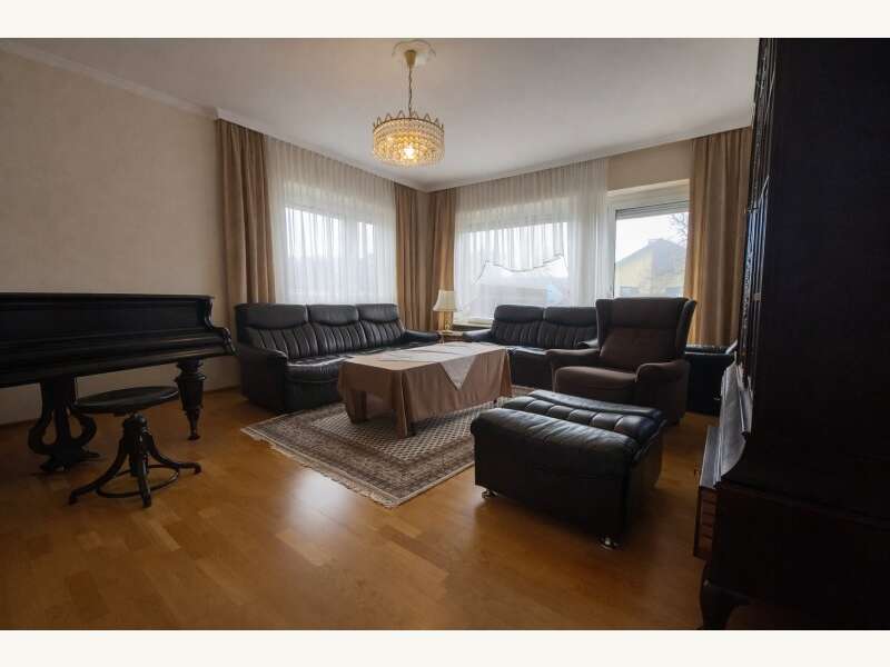 Mehrfamilienhaus in 2404  - 3