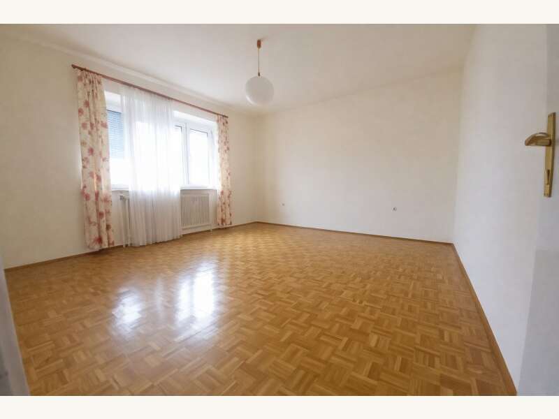 Mehrfamilienhaus in 2404  - 6