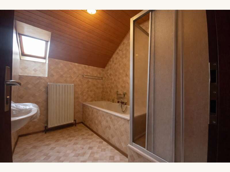 Mehrfamilienhaus in 2404  - 13