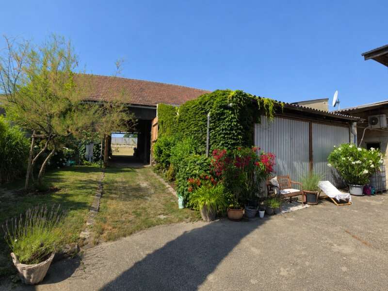 Mehrfamilienhaus in 2405  - 16